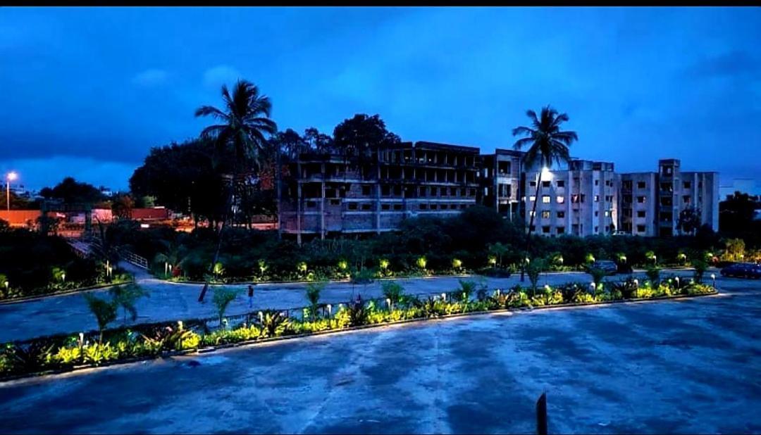 The Democracy Hotel & Resorts Насик Экстерьер фото