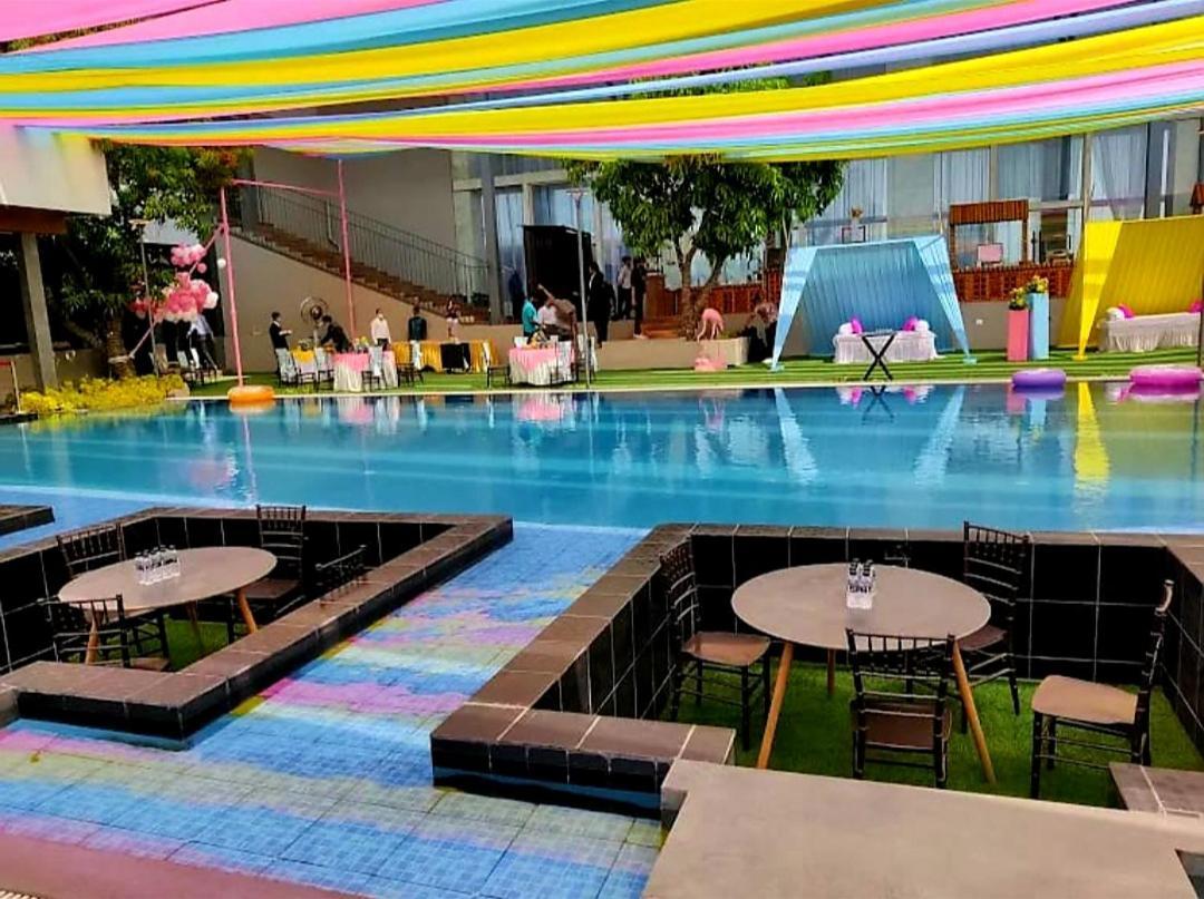 The Democracy Hotel & Resorts Насик Экстерьер фото